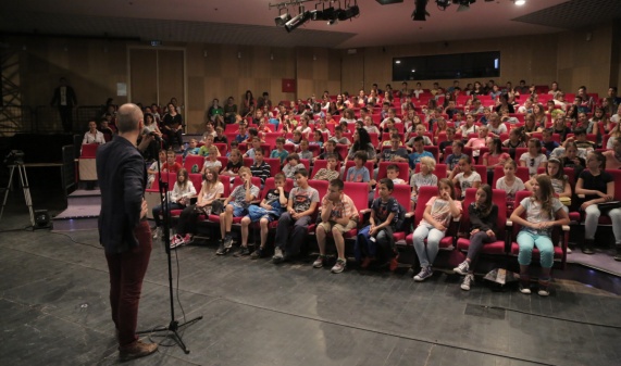 Osnovci propitivali glumca i režisera