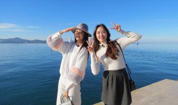 Korean beauties promoting Zadar